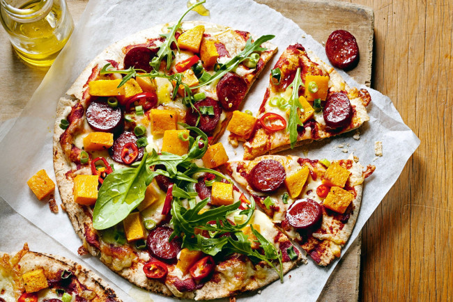 Обои картинки фото еда, пицца, сыр, колбаса