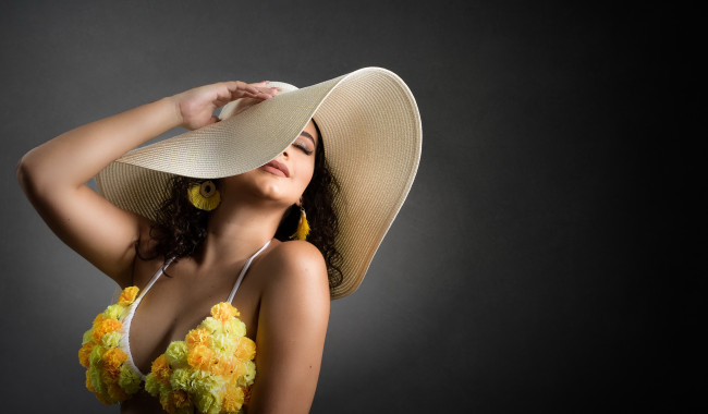 Обои картинки фото девушка - girl, девушки, - лица,  портреты, девушка, брюнетка, сексуальная, милая, модель, красивая, супер, сладкая, лапочка, симпатичная, классная, нежная, идеальная, няша, яркая, игривая, великолепная, обаятельная, жгучая, спокойная, удивительная