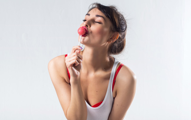 Обои картинки фото девушка - girl, девушки, - лица,  портреты, девушка, шатенка, сексуальная, милая, модель, красивая, супер, сладкая, лапочка, симпатичная, классная, нежная, идеальная, няша, яркая, игривая, великолепная, обаятельная, жгучая, спокойная, удивительная