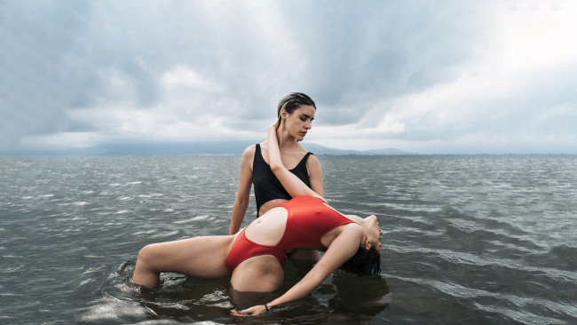 Обои картинки фото девушки, - группа девушек, девушке, в, воде