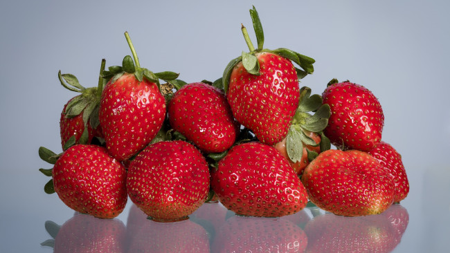 Обои картинки фото еда, клубника,  земляника