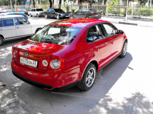 Картинка автомобили выставки уличные фото