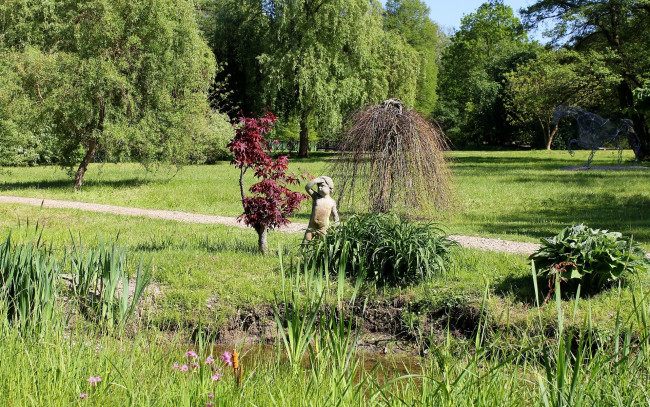 Обои картинки фото природа, парк, деревья, скульптуры