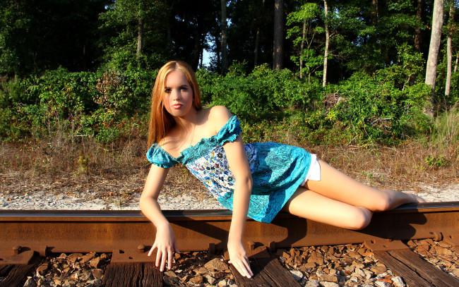 Обои картинки фото -Unsort Рыжеволосые и другие цвета, девушк, unsort, рыжеволосые, рельсы