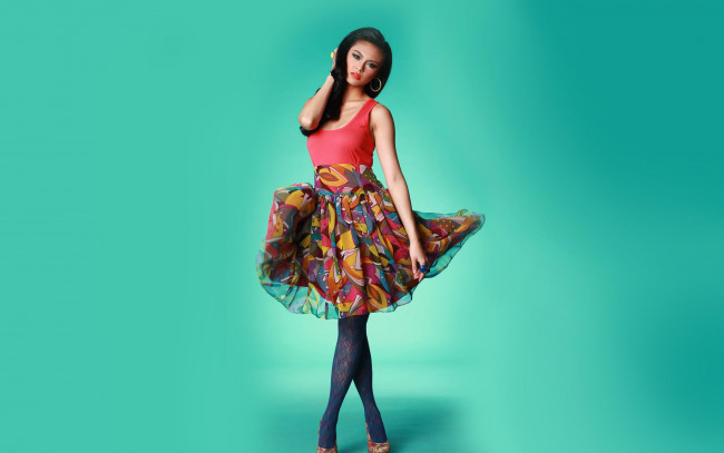 Обои картинки фото Samuelle Lynne Acosta, девушки, юбка, колготки