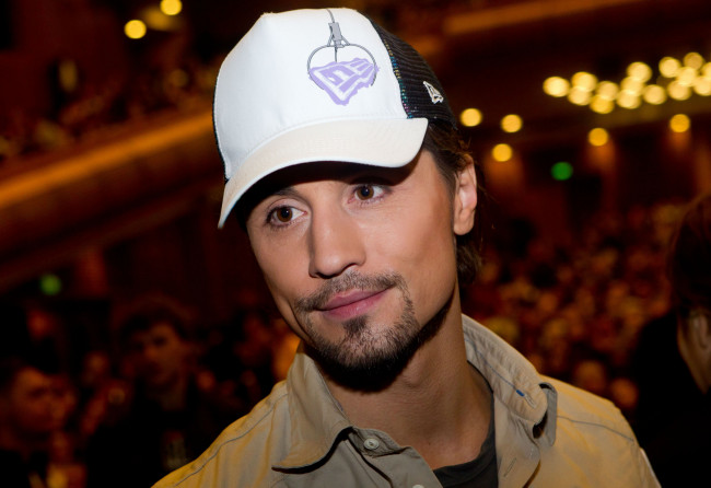 Обои картинки фото дима, билан, музыка, певец, кепка