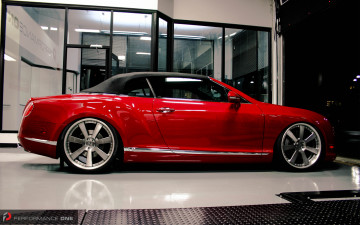 Картинка автомобили выставки+и+уличные+фото bentley