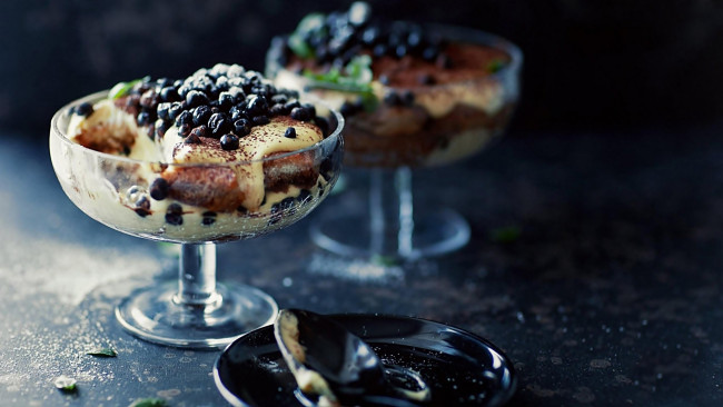 Обои картинки фото еда, мороженое,  десерты, черника