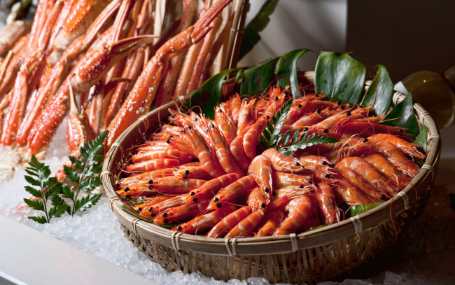 Обои картинки фото еда, рыба,  морепродукты,  суши,  роллы, креветки, крабы, морепродукты