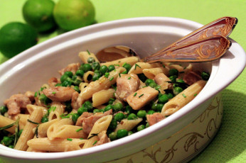 Картинка еда макаронные+блюда макароны пенне горошек