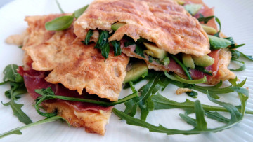 Картинка еда Яичные+блюда зелень бекон омлет