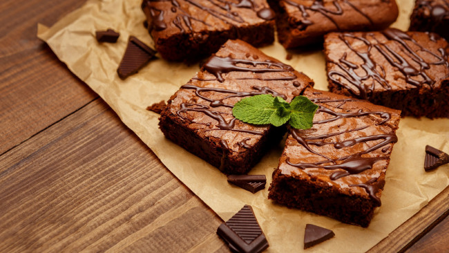 Обои картинки фото еда, пирожные,  кексы,  печенье, шоколадный, мята, шоколад, пирожное, бисквит