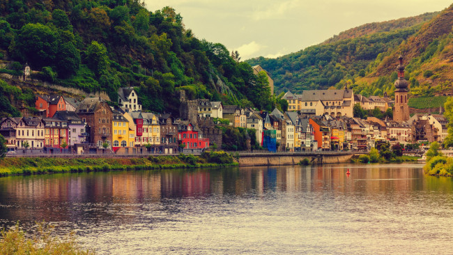 Обои картинки фото города, кохем , германия, горы, река, набережная, дома