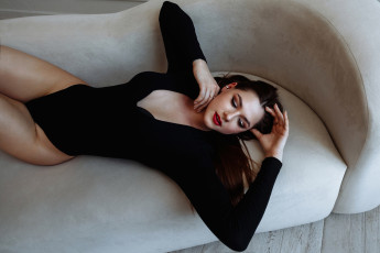 Картинка девушка+-+girl девушки -+брюнетки +шатенки девушка женщина брюнетка темноволосая сексуальная модель звезда позирует разная обувь верхняя стильная одежда нижнее эротическое бельё трусы лифчик колготки чулки аксессуары макияж и множество элементов на фотографии