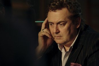 Картинка кино+фильмы двенадцать мужчина пиджак сигарета юрий+стоянов 6+присяжный мини+сериал драма