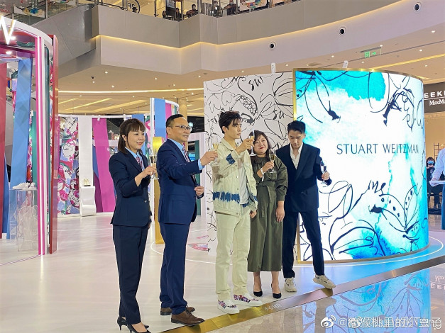 Обои картинки фото разное, знаменитости, neo, hou, люди, бокалы