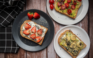 обоя еда, бутерброды,  гамбургеры,  канапе, тосты, клубника, помидоры, бананы