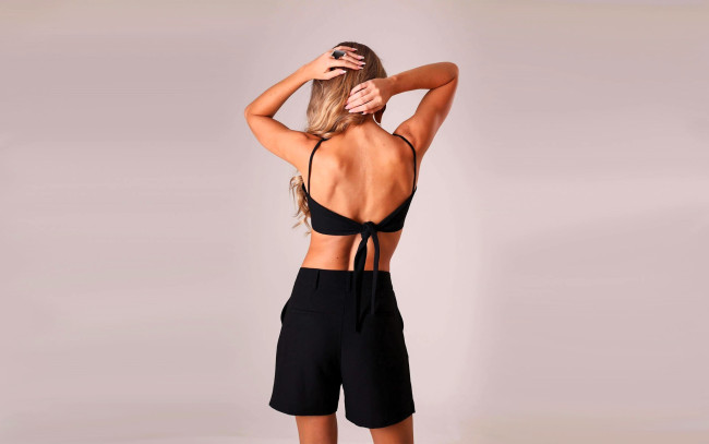 Обои картинки фото девушки, tara goddard, русая, топ, шорты