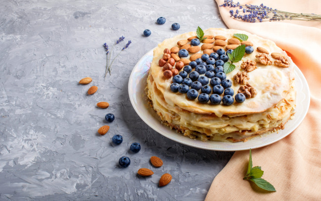 Обои картинки фото еда, блины,  оладьи, мята, черника, орехи, миндаль, лаванда