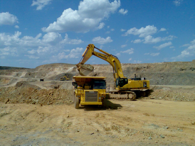 Обои картинки фото komatsu, техника, экскаваторы