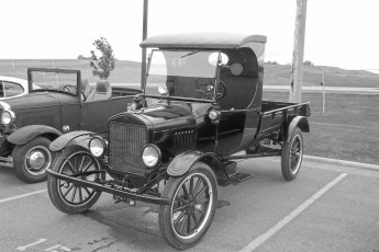 Картинка автомобили выставки уличные фото