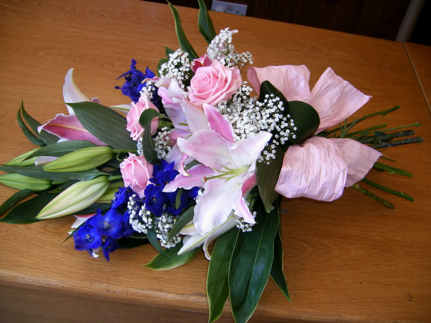 Обои картинки фото цветы, букеты, композиции, бант, букет, розы, лилии