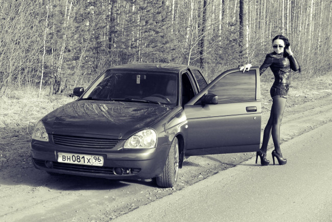 Обои картинки фото лада, приора, девушка, автомобили, авто, девушками, дорога