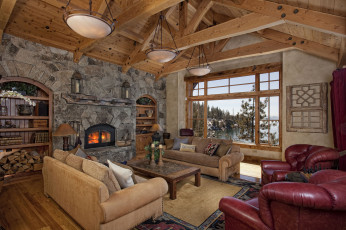 Картинка интерьер гостиная камин диваны дерево