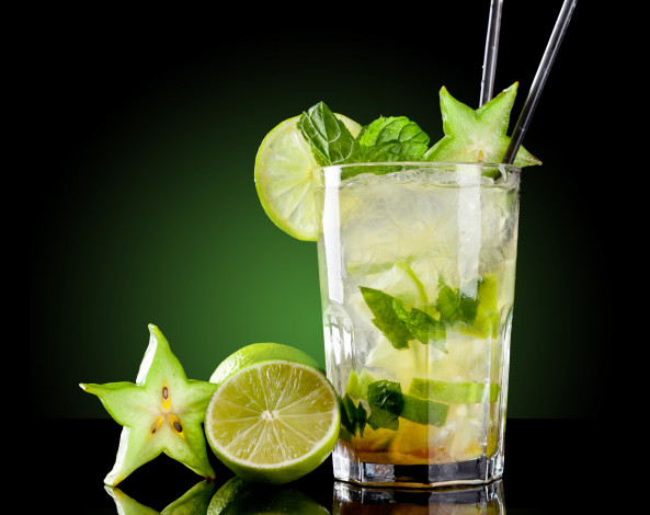 Обои картинки фото еда, напитки,  коктейль, коктейль, мохито, лайм, напиток