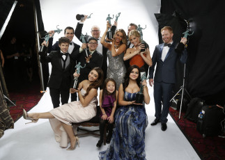 Картинка разное знаменитости актеры актрисы группа радость коллектив призы статуэтки