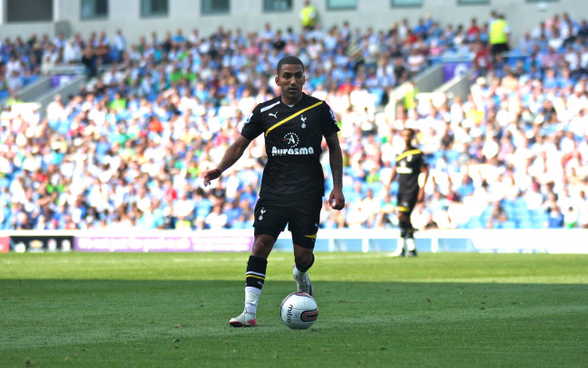 Обои картинки фото aaron lennon, спорт, футбол, спортсмен, аарон, леннон, игрок, стадион, арена, поле, мяч, футболист