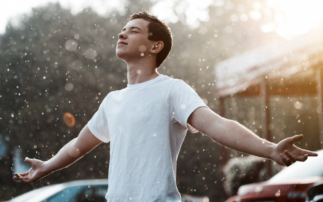 Обои картинки фото мужчины, - unsort, умиротворение, дождь, шатен, парень