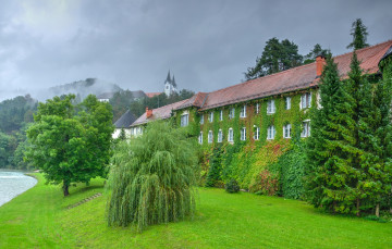 Картинка словения города -+панорамы гора туман трава деревья