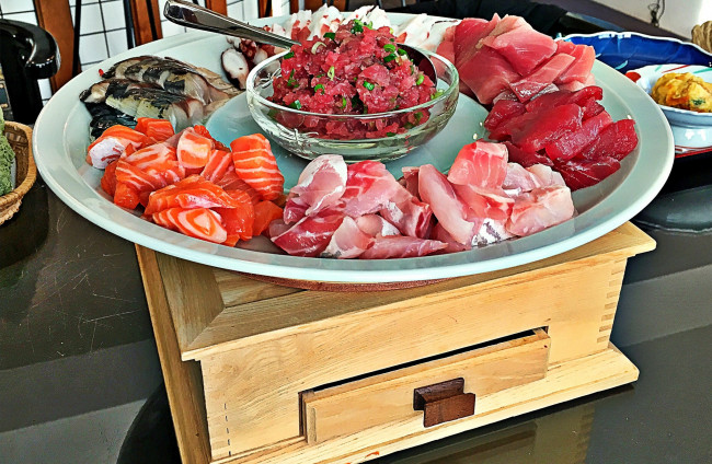 Обои картинки фото еда, рыба,  морепродукты,  суши,  роллы, деликатесы