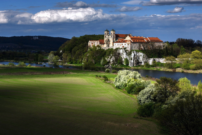 Обои картинки фото города, - католические соборы,  костелы,  аббатства, река, аббатство