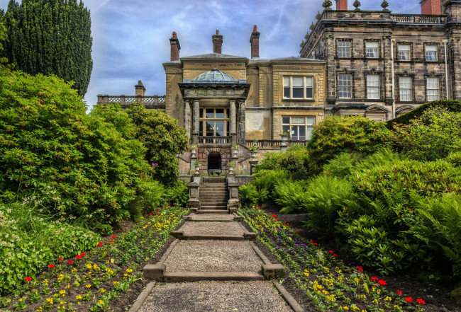 Обои картинки фото города, - здания,  дома, ступени, деревья, цветы