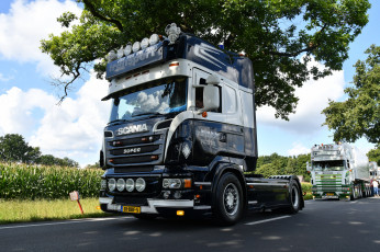 обоя автомобили, scania , выставка, улица, тягач, седельный, грузовик