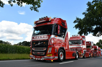 обоя автомобили, volvo trucks , выставка, улица, грузовик, тягач, седельный