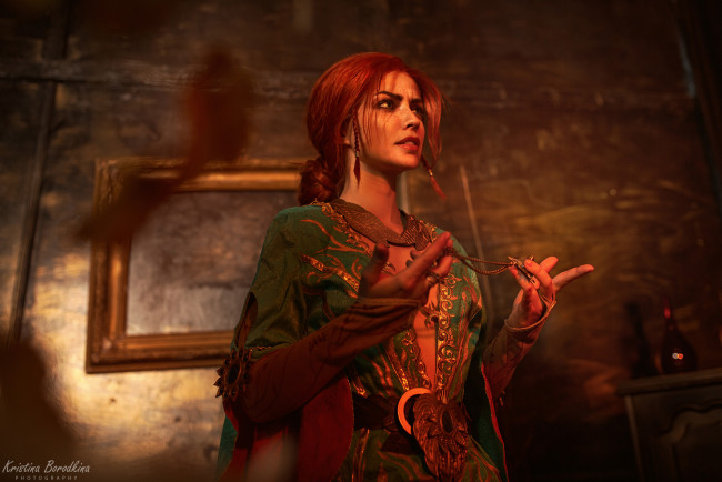 Обои картинки фото девушки, екатерина семадени, трисс, меригольд, косплей, украшения, платье, кулон