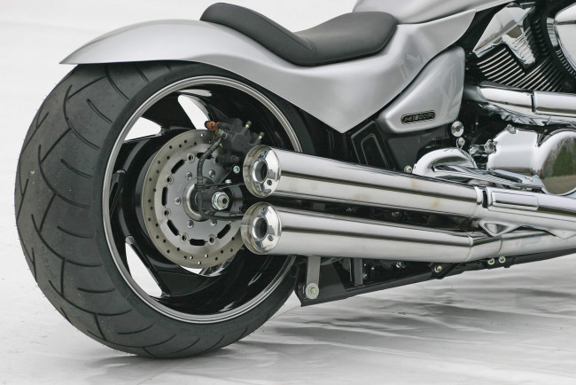 Обои картинки фото мотоциклы, suzuki, кастомизированный, тюнингованый, мотоцикл, крутой, байк, железный, конь, который, даёт, свободу, ветер, в, лицо, и, волосы, по, ветру