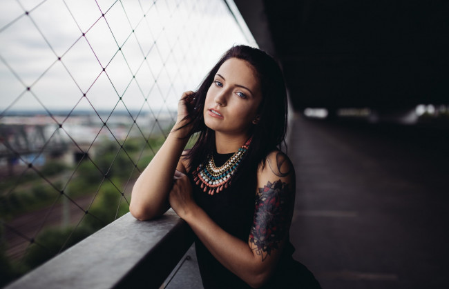 Обои картинки фото девушки, - брюнетки,  шатенки, брюнетка, тату