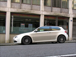 Картинка автомобили выставки уличные фото