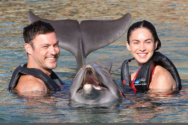 Обои картинки фото megan, fox, and, brian, austin, green, разное, знаменитости, дельфин