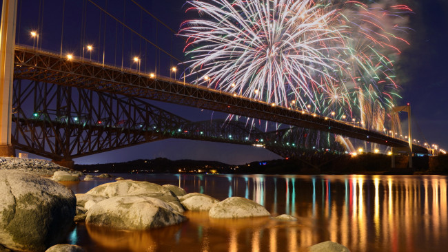 Обои картинки фото города, мосты, мост, вечер, салют