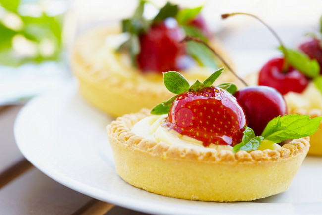 Обои картинки фото еда, пирожные,  кексы,  печенье, пирожное, тарталетка, ягоды, клубника