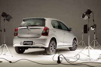 обоя автомобили, toyota, etios, platinum, hatchback, latam, 2016г