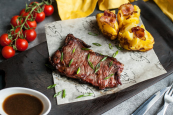 Картинка еда мясные+блюда соус картофель стейк помидоры томаты