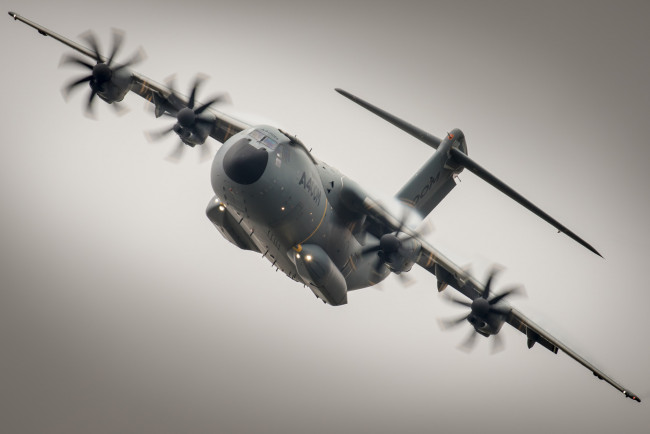 Обои картинки фото a400m, авиация, военно-транспортные самолёты, транспорт