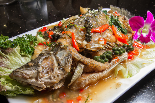 Обои картинки фото еда, рыба,  морепродукты,  суши,  роллы, деликатесы