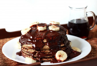 Картинка еда блины +оладьи оладьи банан сироп